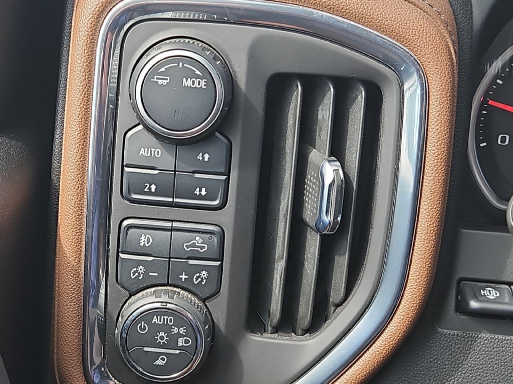 Used 2023 Chevrolet Silverado 2500 High Country w/ Technology Package AWD/4WD image 23