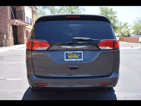 Used 2021 Chrysler Voyager Lxi FWD image 9