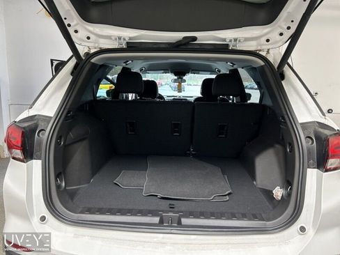 Used 2023 Chevrolet Equinox LT AWD/4WD image 4
