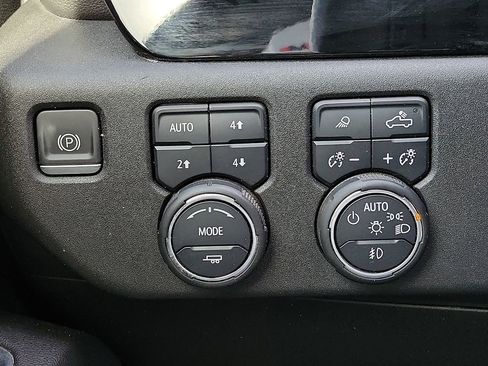 Used 2023 Chevrolet Silverado 1500 High Country w/ Z71 Off-Road Package image 16