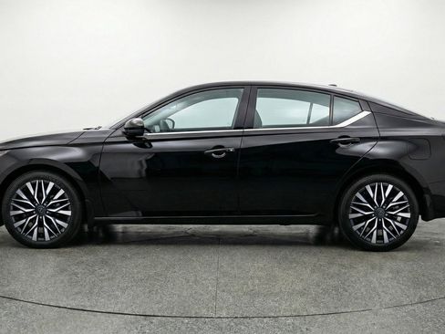 Used 2025 Nissan Altima 2.5 SV image 5