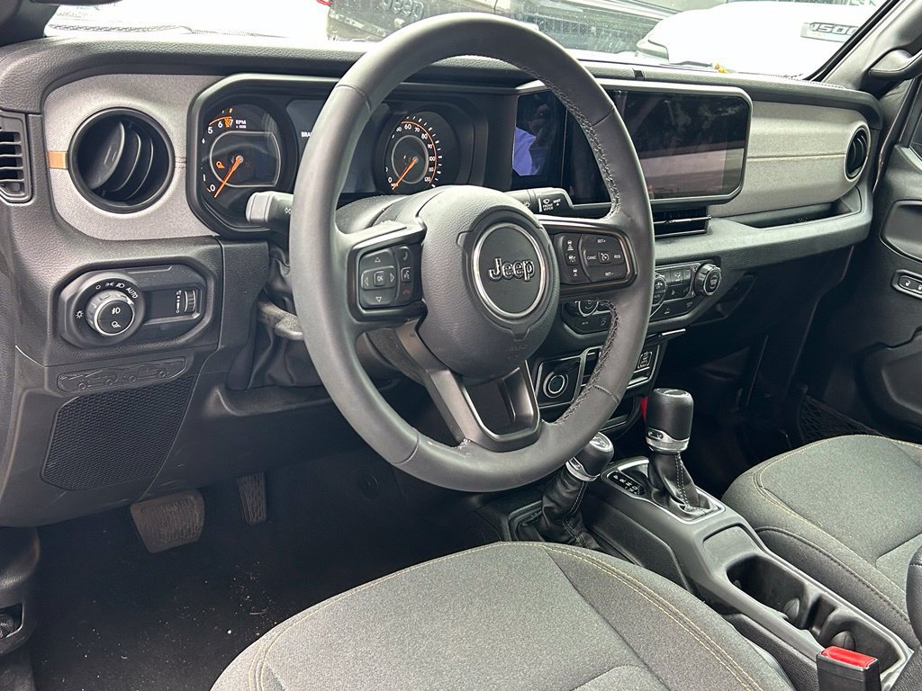 Certified 2025 Jeep Gladiator Sport AWD/4WD image 11