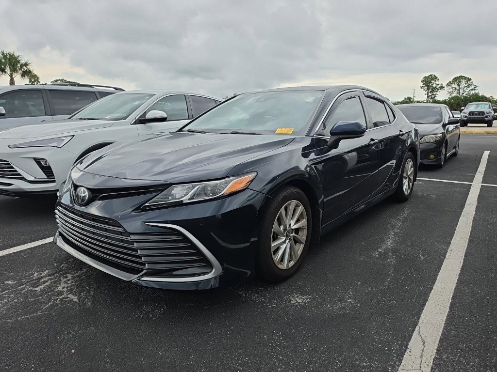 Used 2021 Toyota Camry LE FWD image 4