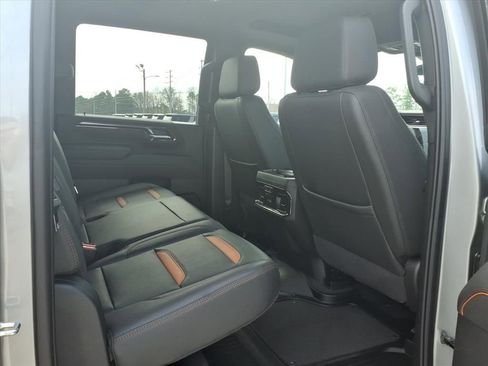 Used 2025 GMC Sierra 2500 AT4 w/ AT4 Premium Plus Package image 14