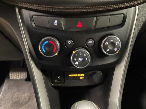 Used 2020 Chevrolet Trax LT w/ Driver Confidence Package FWD image 12