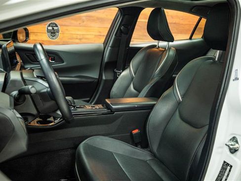 Used 2024 Toyota Prius XLE FWD image 8