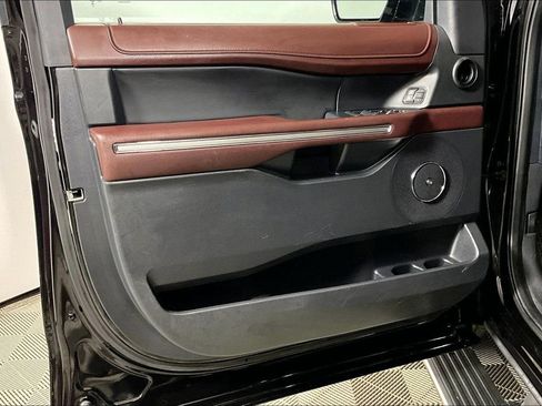 Certified 2024 Ford Expedition Limited image 18