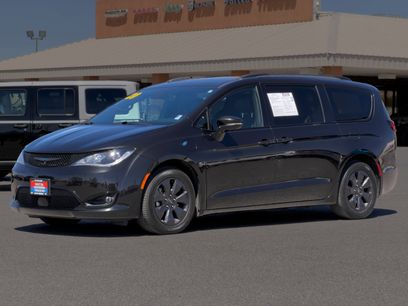 Used 2020 Chrysler Pacifica Limited w/ Advanced Safetytec Group