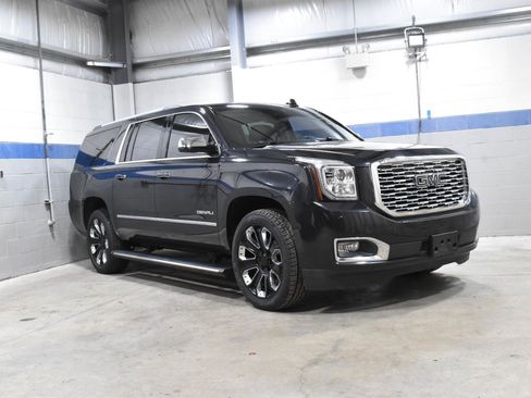 Used 2020 GMC Yukon XL Denali w/ Denali Ultimate Black Edition image 32