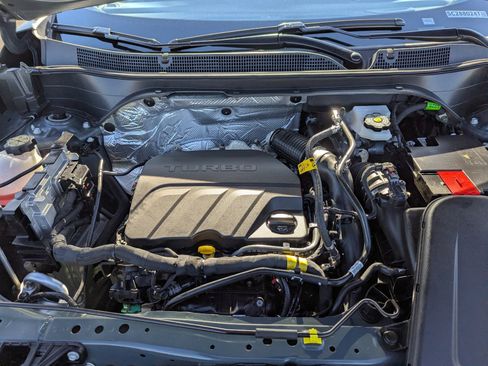 Certified 2025 Chevrolet Trax LT image 33