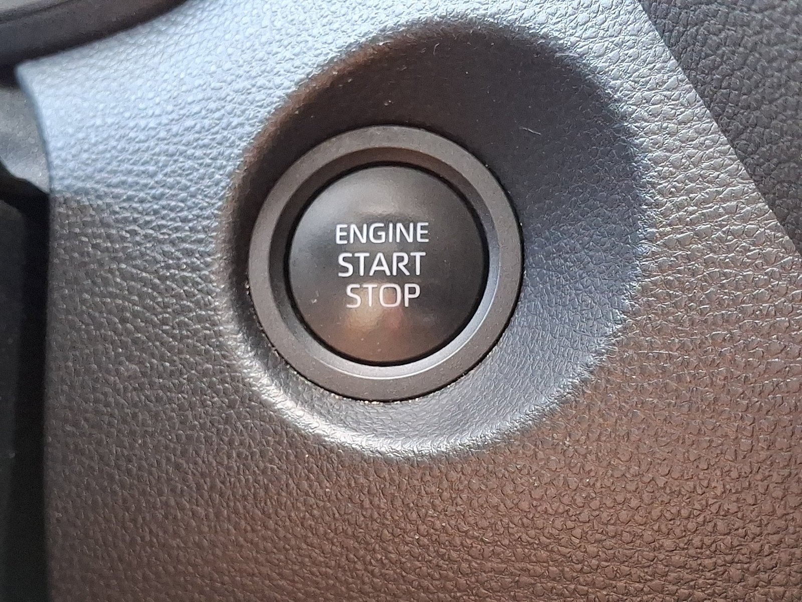 Used 2025 Toyota Corolla Cross XLE FWD image 25