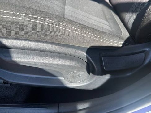 Used 2025 Hyundai Venue SEL FWD image 21