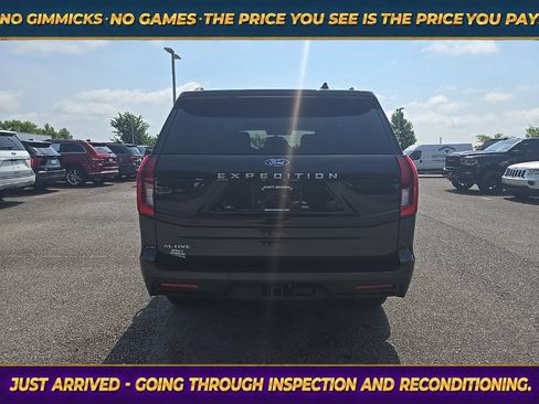 Used 2025 Ford Expedition Active RWD image 6