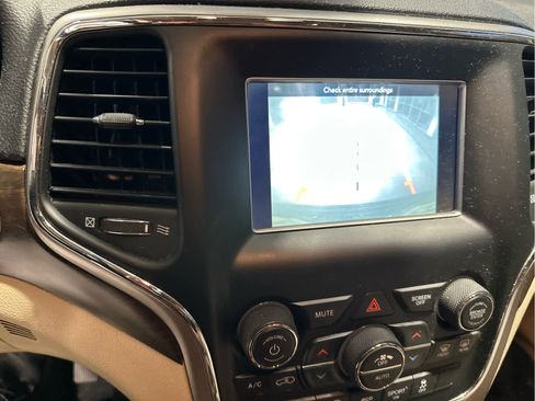 Used 2018 Jeep Grand Cherokee Laredo image 8