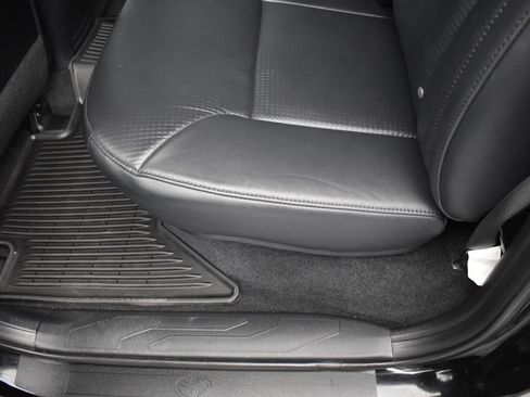 Used 2020 Toyota Tacoma Limited image 28