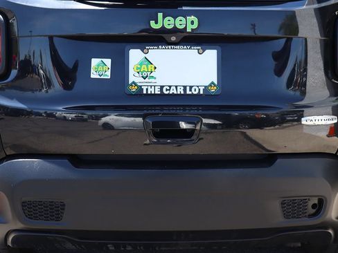 Used 2018 Jeep Renegade Latitude FWD image 22