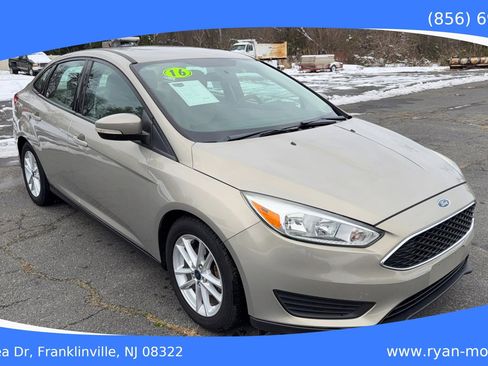 Used 2016 Ford Focus SE image 1