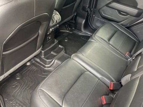 Used 2021 Jeep Wrangler Unlimited Sahara AWD/4WD image 15