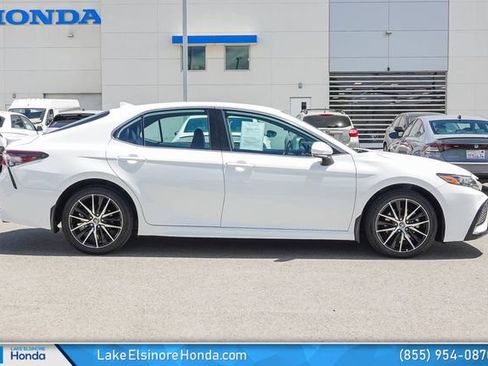 Used 2024 Toyota Camry SE FWD image 6