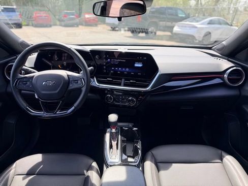 Used 2025 Chevrolet Trax RS w/ Driver Confidence Package FWD image 19