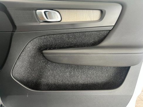 Used 2019 Volvo XC40 T5 Inscription image 17