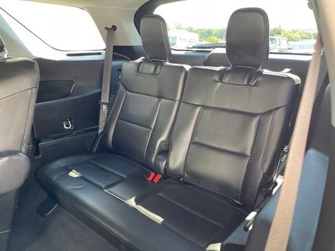 Used 2023 Ford Explorer XLT w/ Equipment Group 202A AWD/4WD image 28