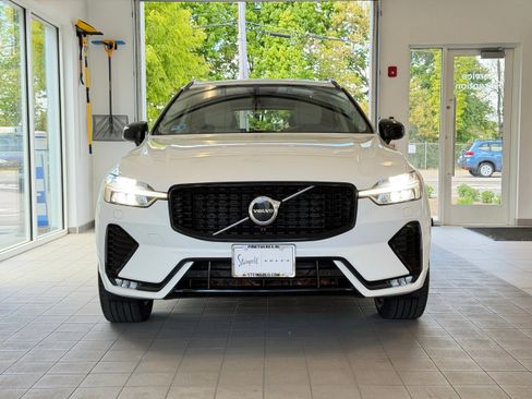 Used 2024 Volvo XC60 B5 Core AWD/4WD image 3