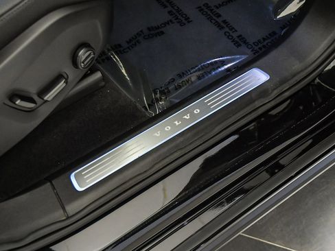 Certified 2025 Volvo XC90 B6 Plus image 18