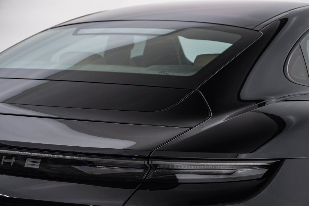 Used 2020 Porsche Taycan Turbo AWD/4WD image 12