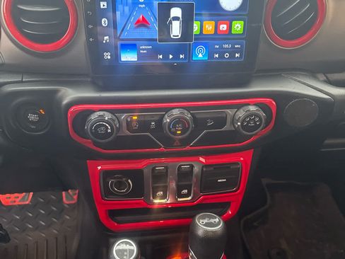 Used 2019 Jeep Wrangler Sport AWD/4WD image 7