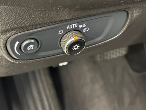 Used 2024 Chevrolet Equinox LT FWD image 15