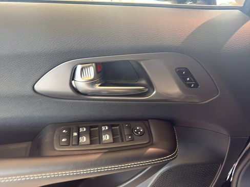 New 2026 Chrysler Pacifica Select AWD/4WD image 9