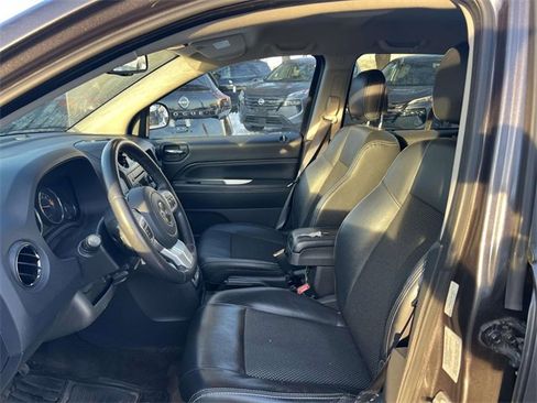 Used 2017 Jeep Compass Latitude image 12