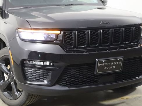 Used 2023 Jeep Grand Cherokee Limited w/ Black Appearance Package AWD/4WD image 44