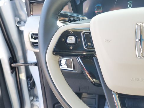 New 2026 Lincoln Corsair Reserve w/ Jet Appearance Package image 17