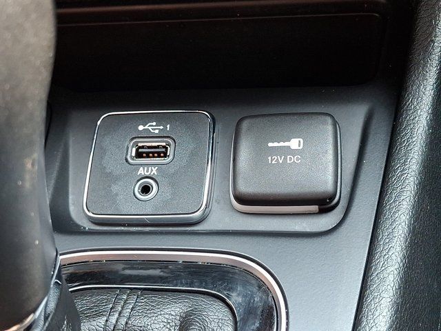 Certified 2019 Jeep Cherokee Limited AWD/4WD image 30