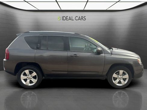 Used 2016 Jeep Compass Latitude AWD/4WD image 4