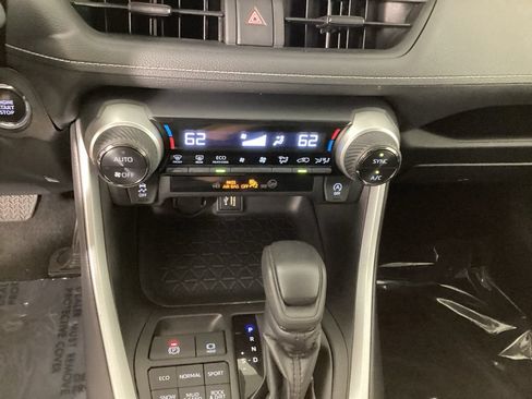 Used 2024 Toyota RAV4 XLE AWD/4WD image 24