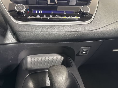 Used 2025 Toyota Corolla LE FWD image 19