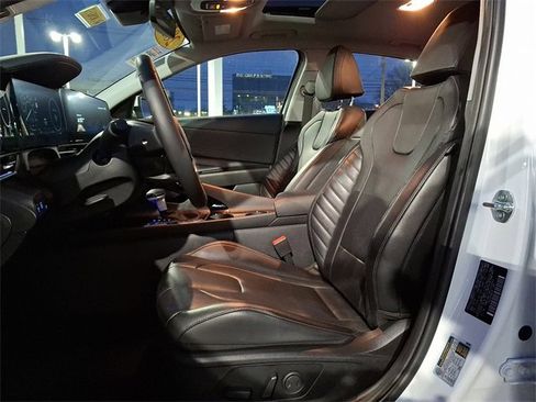 Used 2024 Hyundai Elantra Limited image 18