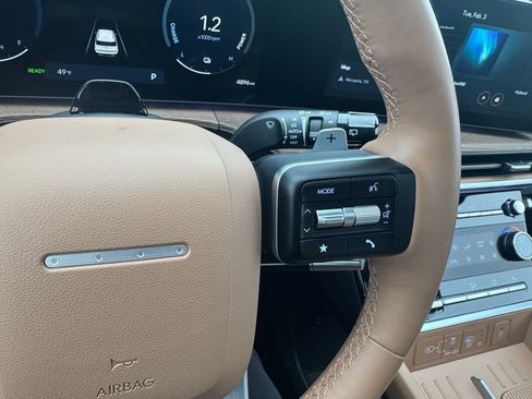 Used 2025 Hyundai Santa Fe Limited image 18