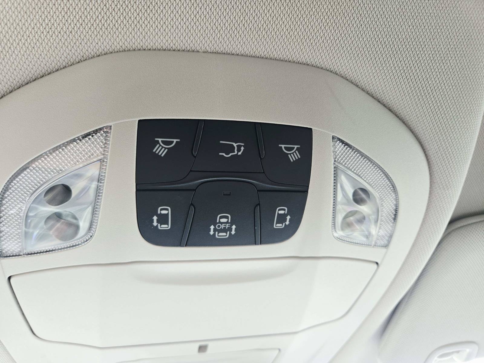 Used 2024 Chrysler Pacifica Touring-L FWD image 38