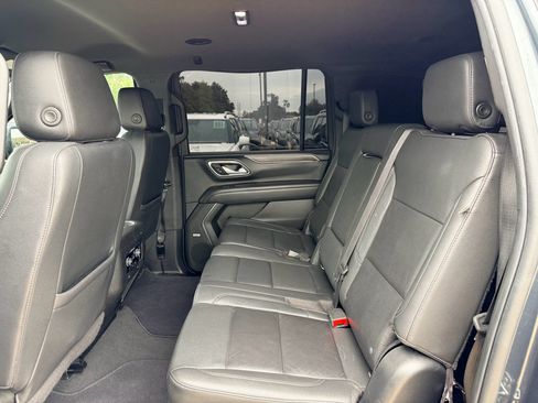 Used 2022 Chevrolet Suburban LT RWD image 21