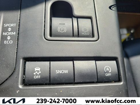 Used 2022 Toyota Highlander XLE FWD image 29