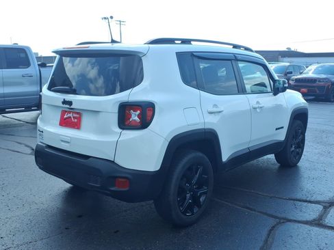 Used 2023 Jeep Renegade Altitude w/ Sun/Sound Group AWD/4WD image 4