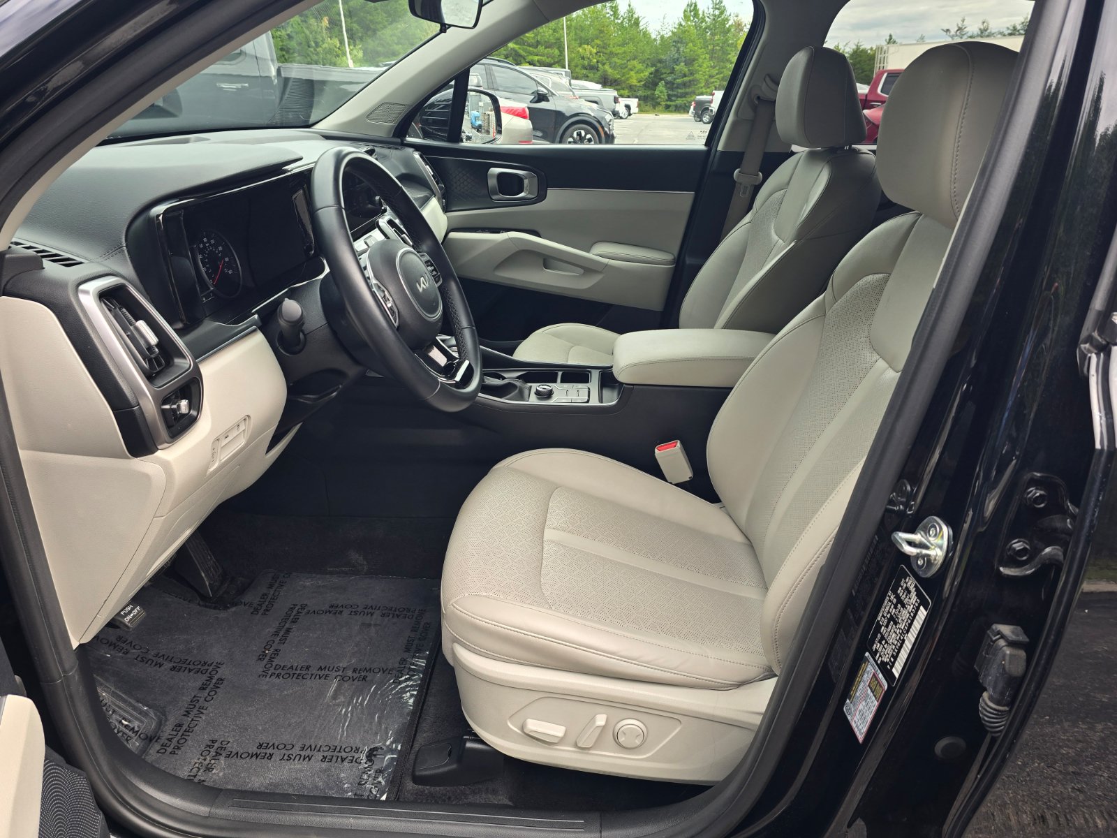 Used 2023 Kia Sorento S w/ Panoramic Sunroof Package FWD image 12