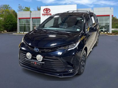 Used 2025 Toyota Sienna XLE Woodland Edition