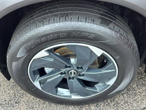 Used 2024 Nissan Rogue SV image 35