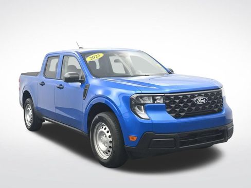Used 2025 Ford Maverick XL w/ Equipment Group 102A AWD/4WD image 3