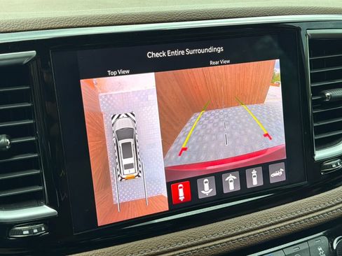 Used 2021 Chrysler Pacifica Limited w/ Uconnect Theater Family Group AWD/4WD image 10
